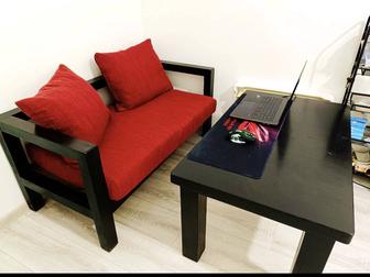 Стол с диваном