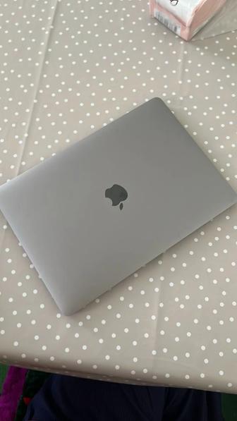 Продам MacBook Pro 13inch, M1, 2020, 8 гб ОЗУ, 13,3 дюймовый, 256 гб