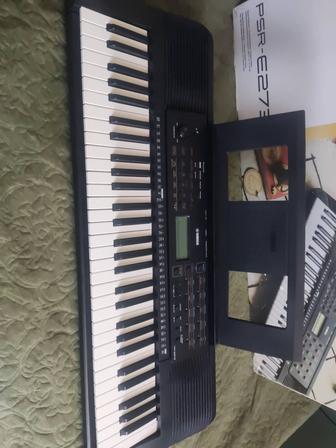 YAMAHA PSR-E273