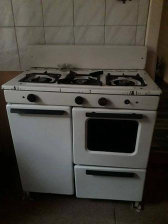 Продам газовую плиту