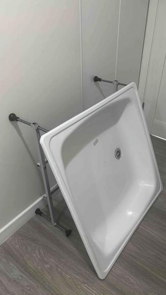 Поддон с каркасом и стиральная машина