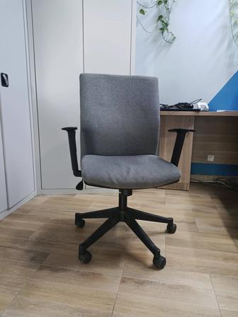 Продам стул компьютерный Nowy Styl CUBIC GTR RU ZT-13