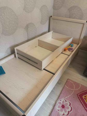 Кровать с матрасом