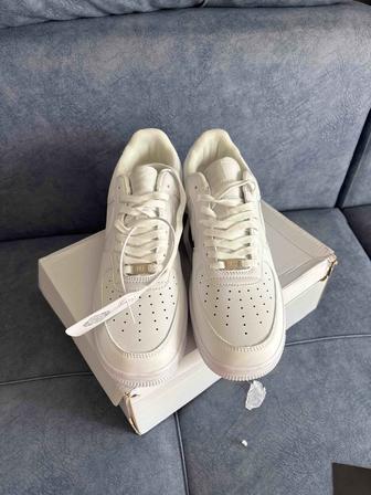 Продам кроссовки Nike air force 1 белого цвета