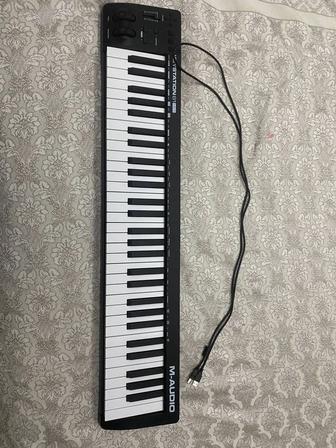 Продам MIDI-клавиатуру M-Audio Keystation 61 MK3 Black