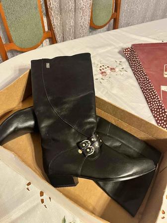 Продам женские сапоги казаки