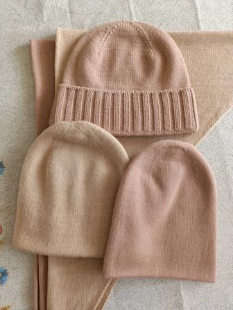 Комплекты шапки с косынками ручной работы.