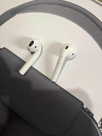 Продам наушники левый ухо и правый ухо от AirPods 2