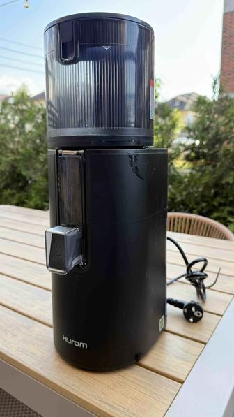 Соковыжималка Hurom H400 черная