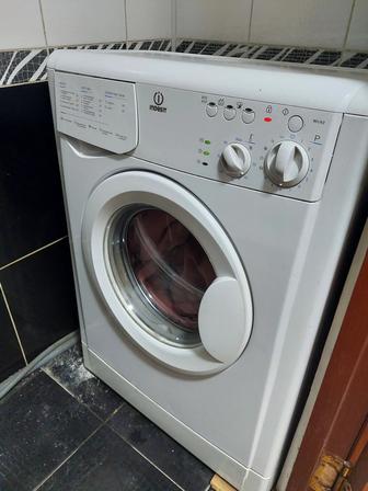 Продам стиральную машинку Indesit