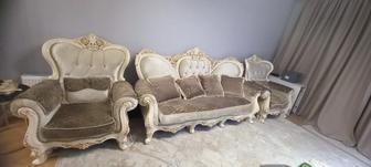 Классический диван и кресла мягкая мебель в стиле барокко