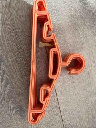 Вешалка для детской одежды