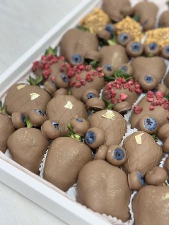 Клубники/финники в бельгийском шоколаде