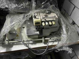 Промышленный оверлок Typical со столом