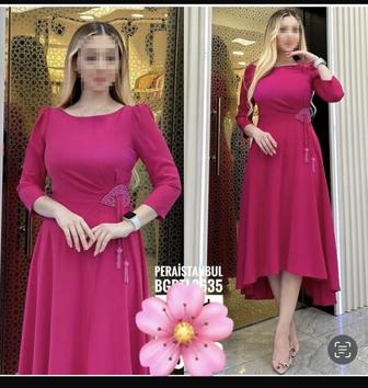 Платье розовое