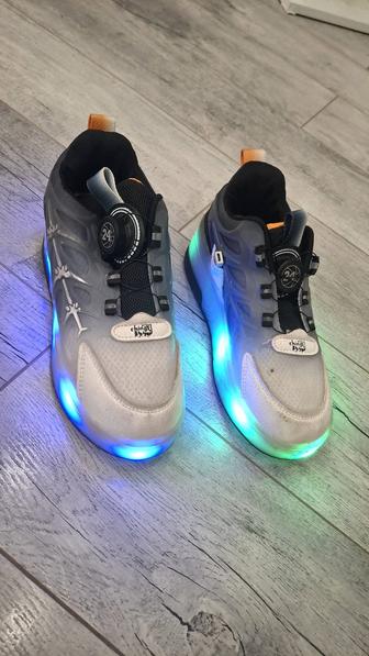 Кроссовки детские