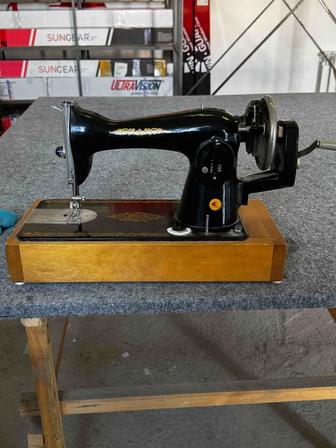 Швейная машинка б/у
