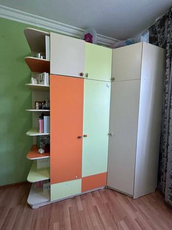 Продам угловой шкаф.