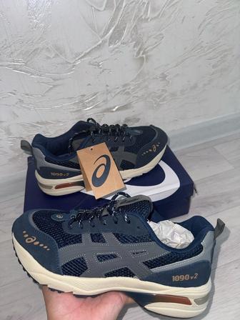 Кроссовки ASICS
