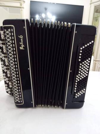 Продаю готово-выборный баян РУБИН-6... Футл