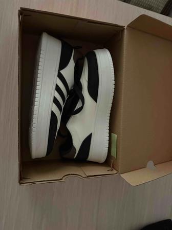 Продам кроссовки