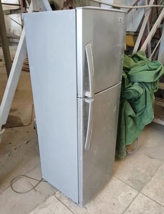 Продам Холодильник LG