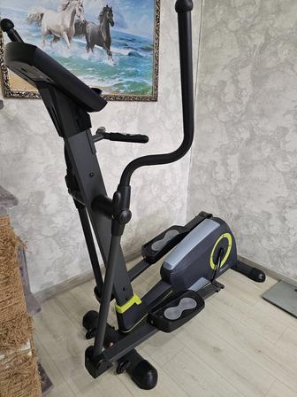 Продаю эллиптический тренажер, фирма HOUSEFIT