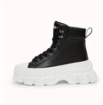 Ботинки на высокой подошве