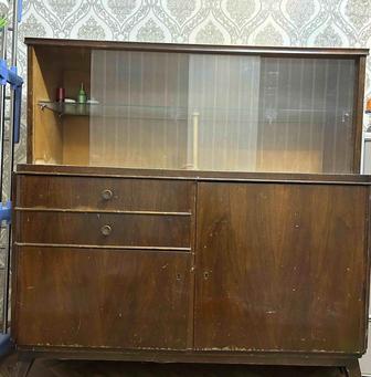 Отдам даром старый сервант