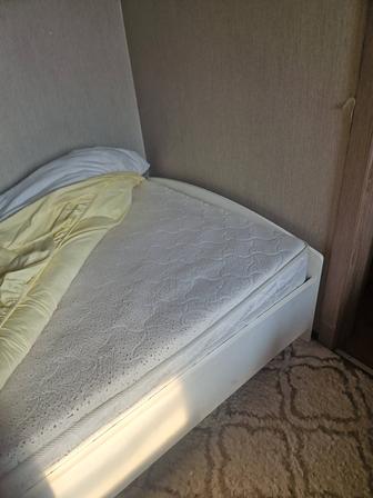 Кровать
