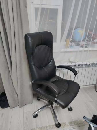 Кожаное кресло