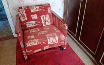 Кресло -кровать и банкетка б/у