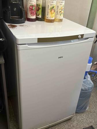 Продам морозильник indesit