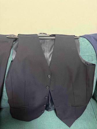 Продам мужские костюмы