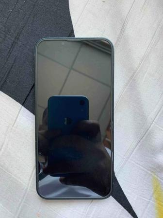 Продам IPhone 13