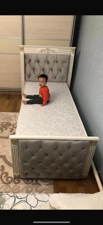 Кровать