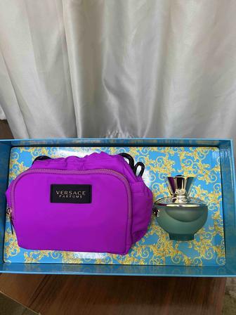 Оригинальный Versace Dylan Turquoise В Виде Подарочного Бокса