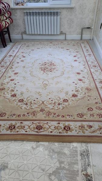 Продам 2/3 ковер. В хорошем состоянии. Чистая. Продоем в связи с переездом