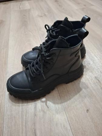 Продам ботинки