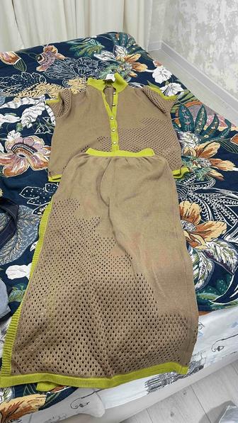 Продам вещи новые . Кофта , платья