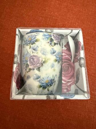 Кружка с ложкой в коробке