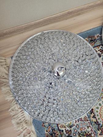 Продам потолочную люстру