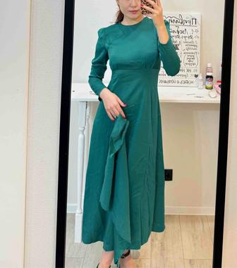 Платье зеленое изумруд шелковое