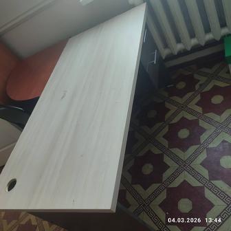 Продам офисные столы и стулья