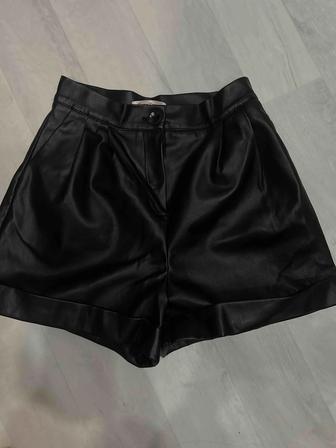 Кожаные шорты