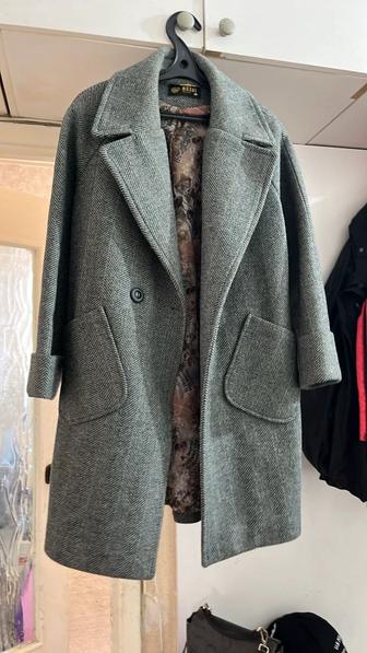 продам пальто размер 44