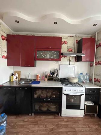Продам Б/у кухонный гарнитур уступка есть