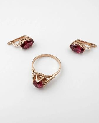 Продам винтажный золотой 585 набор с рубином 19 размер, 9.15 гр