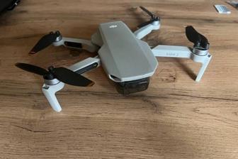 Дрон, квадрокоптер DJI Mini 2 Fly More Combo
Поддерживает съемку видео 4K