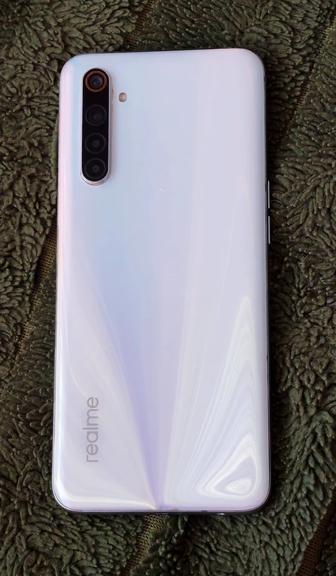 Продам смартфон Realme 6